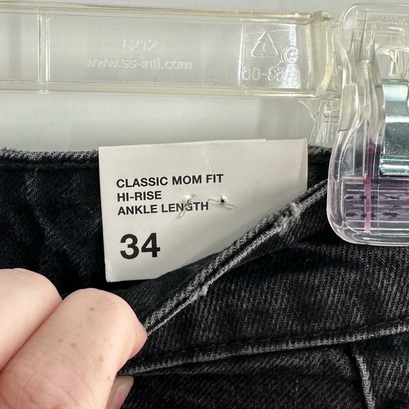 Zara Classic Mom Fit High Rise Distressed Black Jeans - Picture 7 of 10